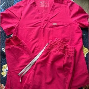 FIGS Catarina One Pocket Scrub Top & High Waisted Zamora Scrub Bottoms